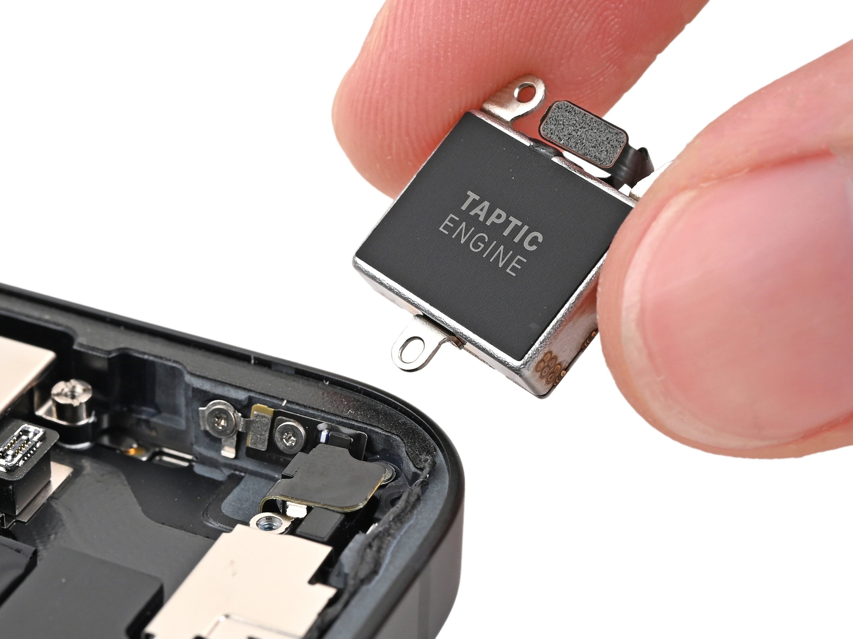 iFixit 完整教程:iPhone 17e Taptic Engine 更换步骤整理