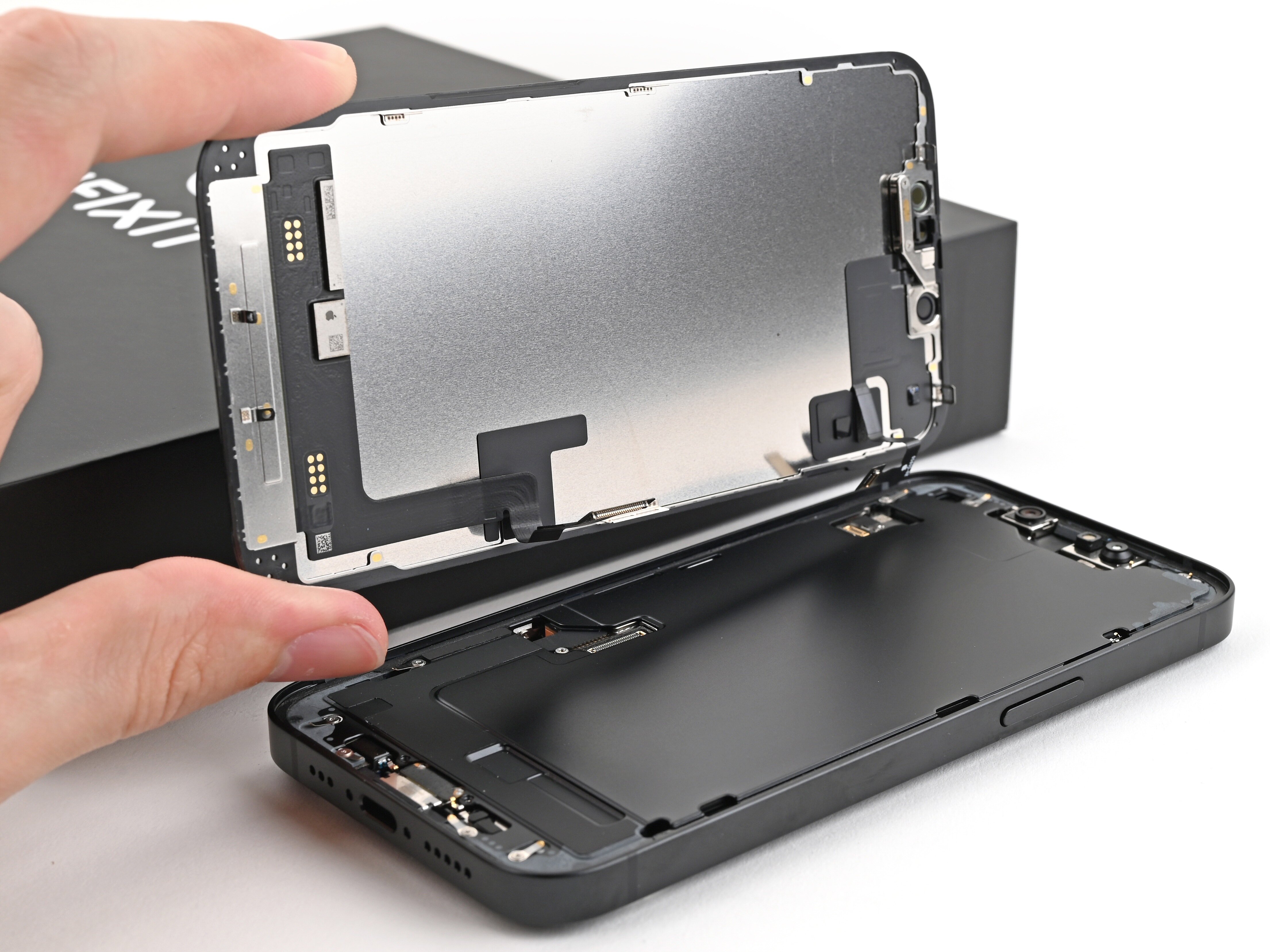 iFixit 完整教程:iPhone 17e 屏幕更换步骤整理