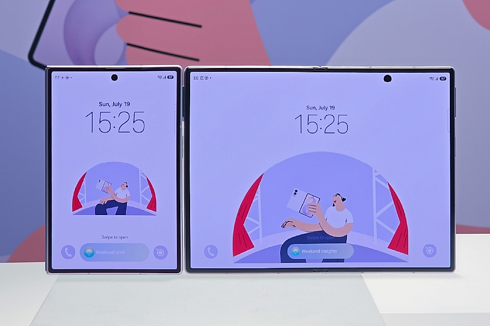 Galaxy Z Fold8 在 5.5 英寸覆盖屏和 7.6 英寸主显示屏上采用了新的显示比例。