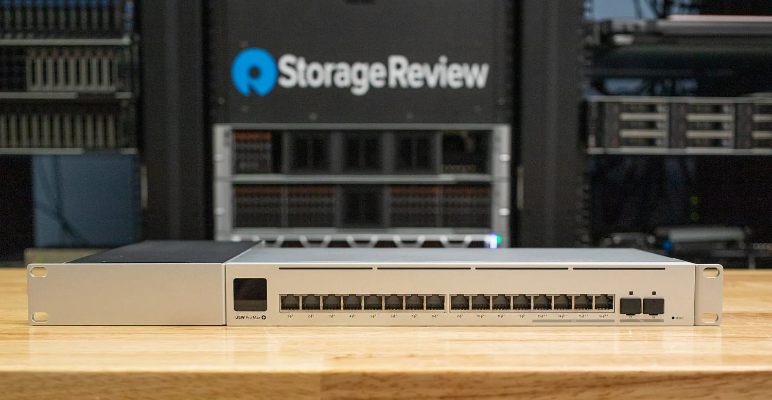 StorageReview 测试台上的 Ubiquiti UniFi USW Pro Max 16 PoE 交换机