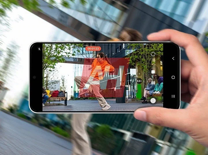 三星 Galaxy S26 FE 手机宣传图曝光：7 年安卓系统更新、4900mAh 电池、Exynos 2500 芯片
