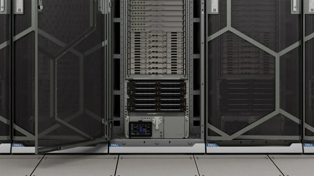 Dell PowerCool CDU 安装在 Dell Technologies World 展厅的一排机架中