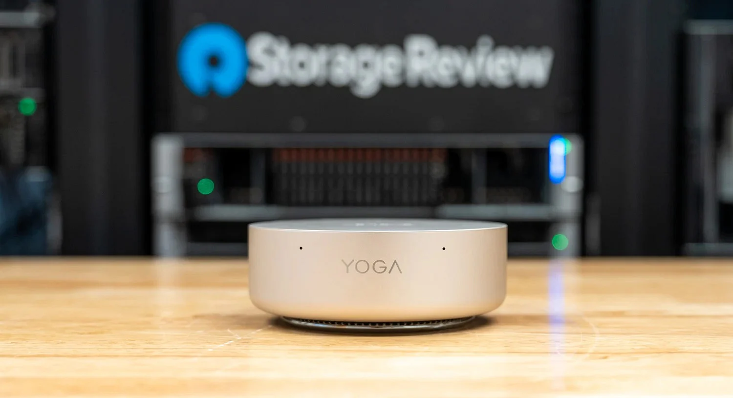 联想 Yoga Mini, the best consumer mini PC of 2026, a 0.65-liter aluminum puck with the 酷睿 Ultra X7 358H