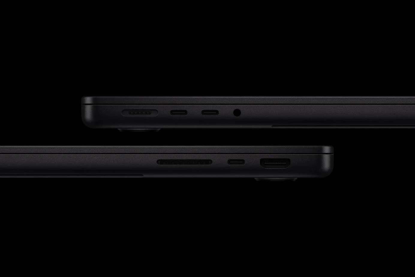 MacBook Pro 两侧接口布局,Apple 官方产品图。