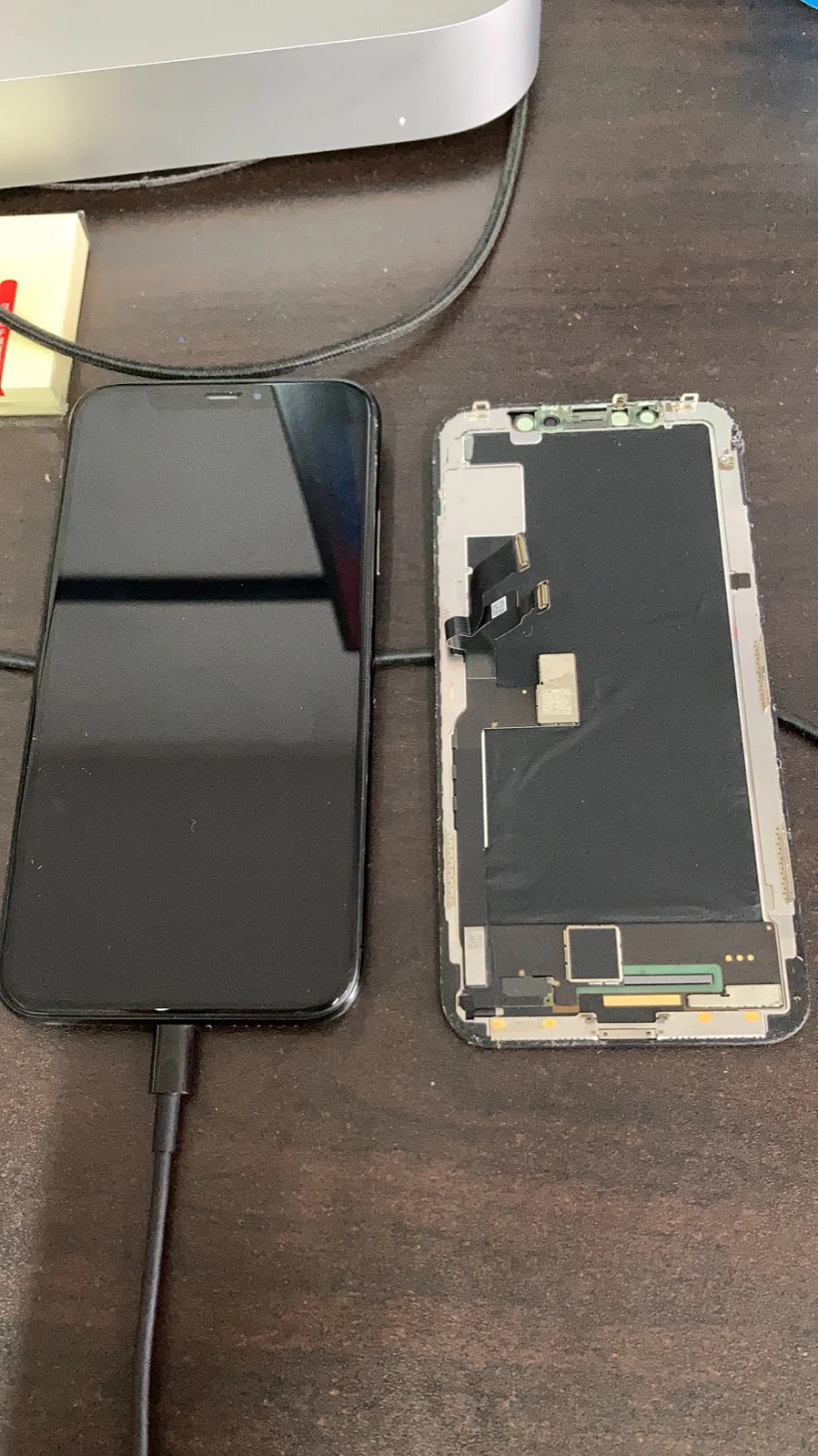 iPhone 屏幕总成拆检与更换准备案例