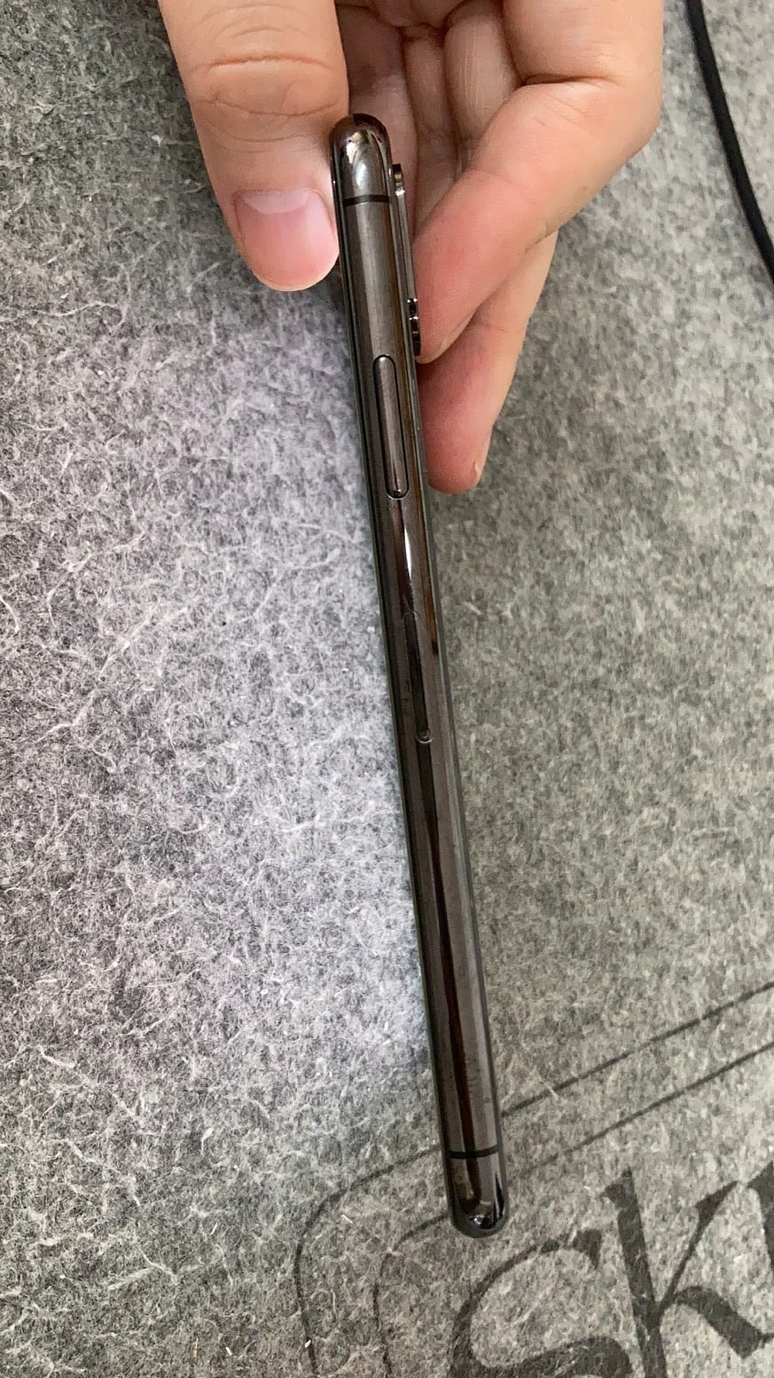 iPhone X 另一侧边框整体检查