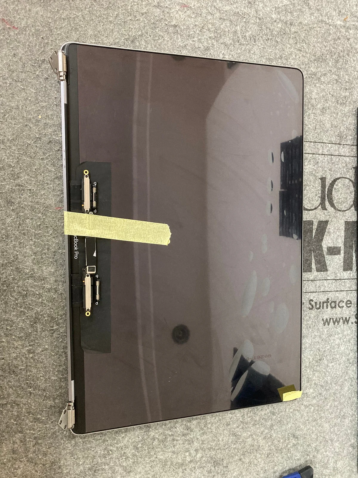 MacBook Pro 已拆离的显示屏组件