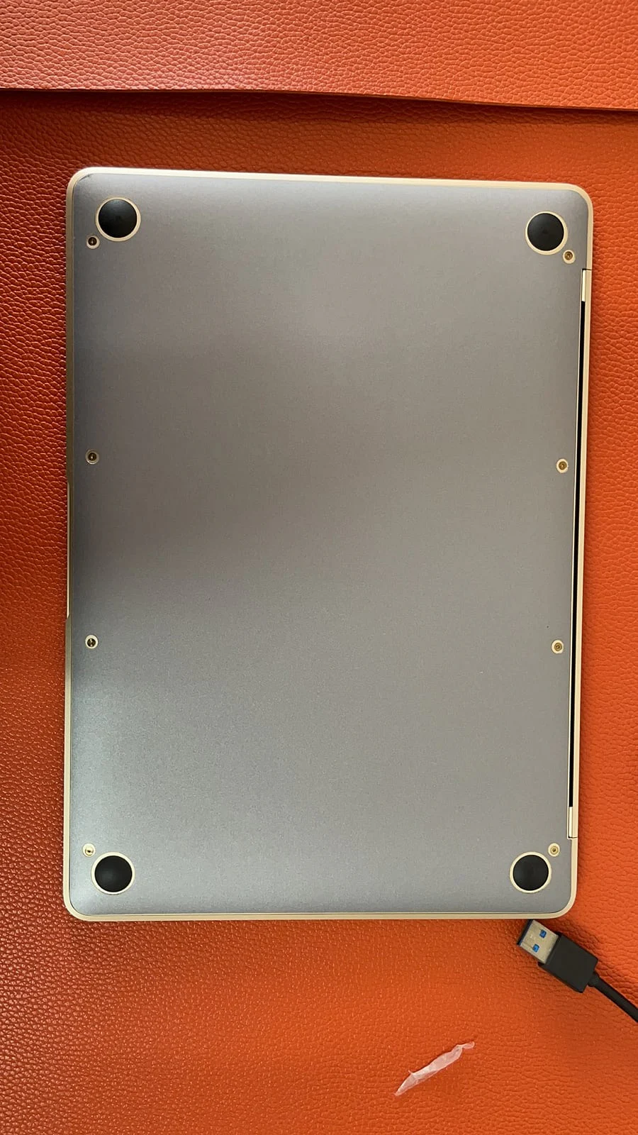 金色 MacBook 底壳外观记录