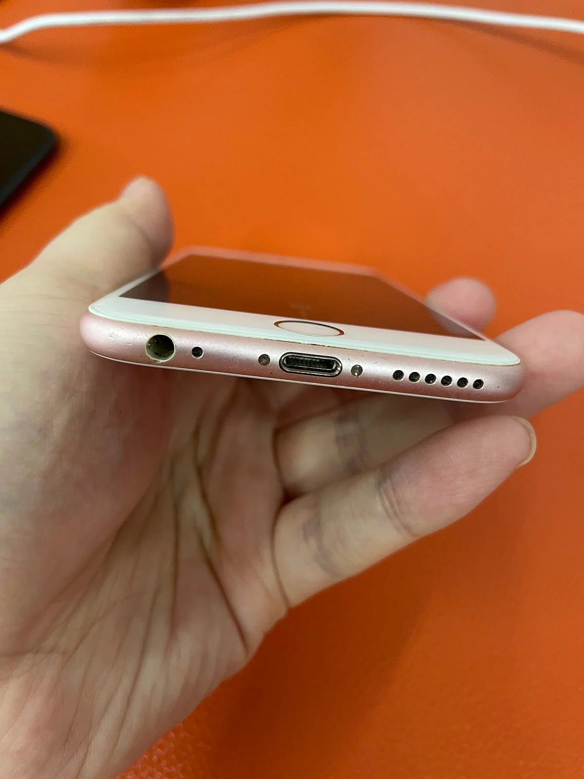 iPhone 6s 底部接口和边框磨损