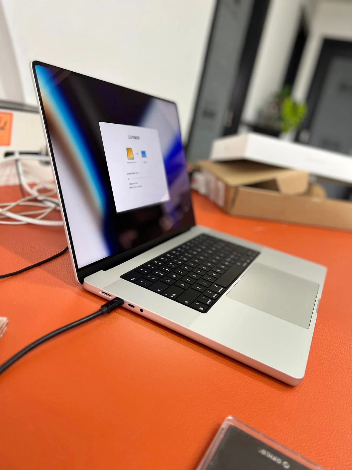 MacBook Pro 资料迁移进度界面