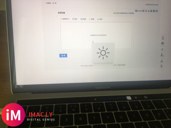 怎么感觉18款的macbook pro 屏幕暗黄-1.jpg