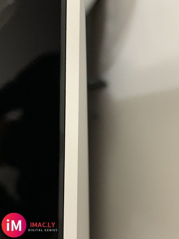 imac 27屏幕与后盖的连接缝隙大正常吗?-1.jpg