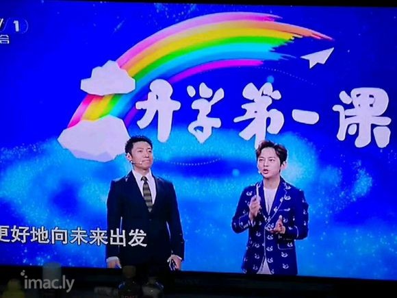 今天周一,宝贝今天正式开学了!闺女给自己的ipad换了新壁纸-2.jpg