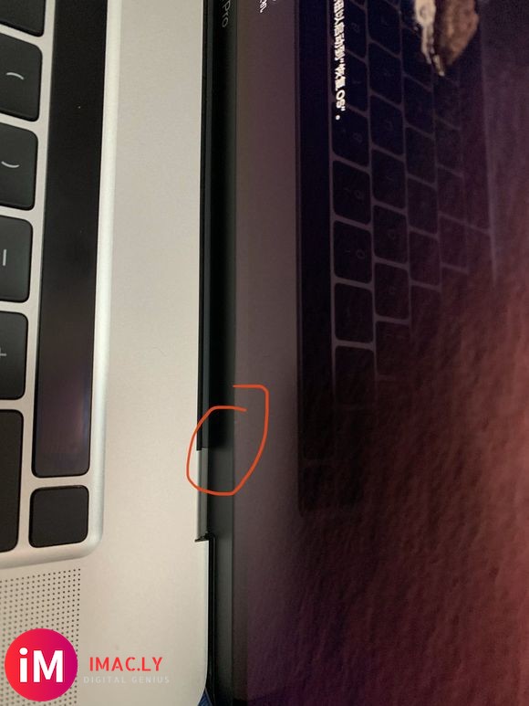 新买的macbook pro16寸,刚打开发现转轴两边缝隙是-1.jpg