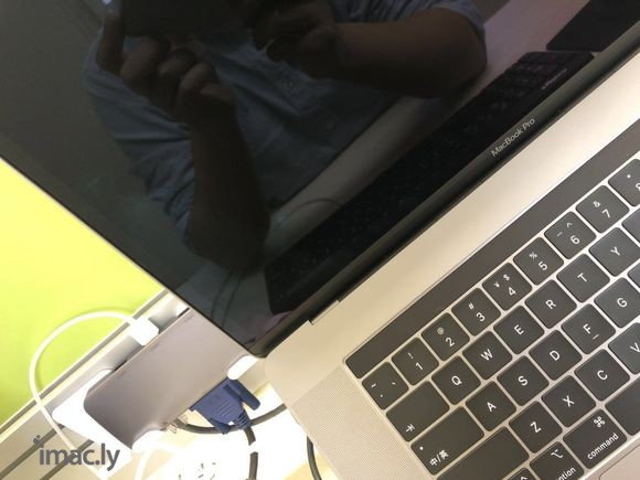 18款的MacBook Pro15寸屏幕该咋清理啊?屏幕上有-1.jpg