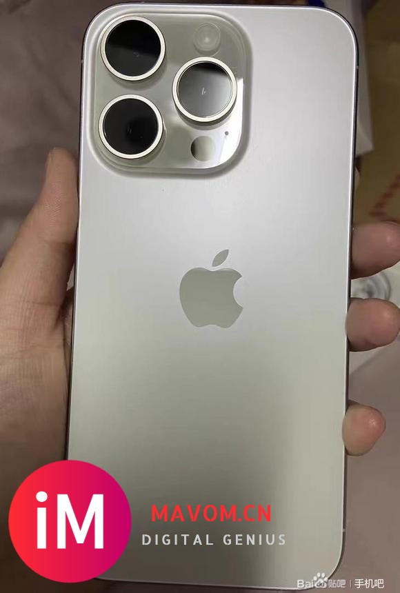 颜值爆表还是性能出众？iPhone15Pro和华为Pocket2你选谁？-3.jpg