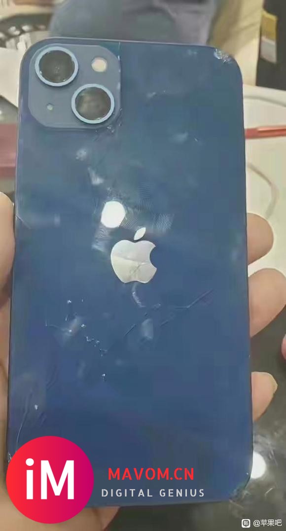 给女朋友买的iPhone13昨天刚到货今天就被她摔碎了!-2.jpg