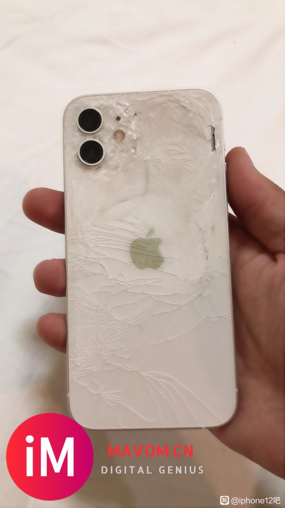 iPhone12 压弯爆屏-1.jpg