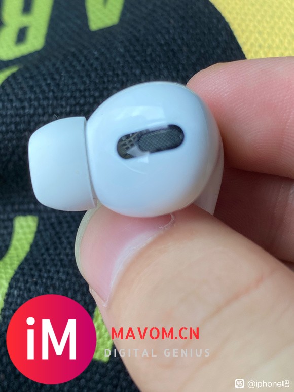 想问问大佬们AirPods pro 滤网上粘上胶了该怎么清洁-1.jpg