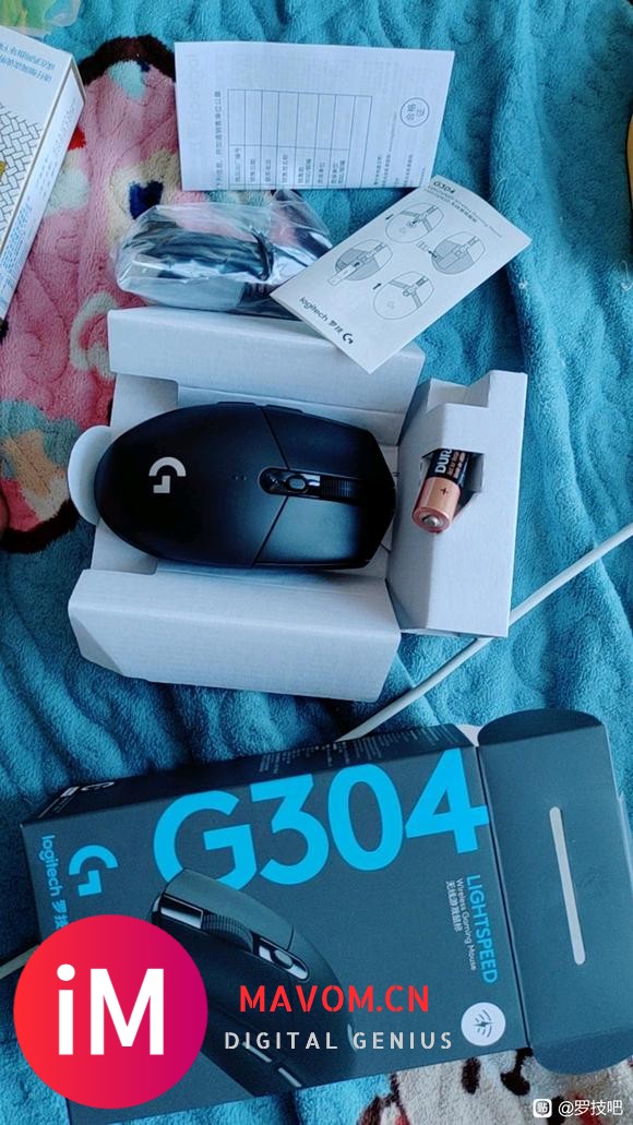 刚买的logitech G304没有贴纸这正常吗-1.jpg