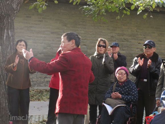 10.28周日,开心歌友在天坛活动相片!(摄影:雨竹,戴星华)-6.jpg