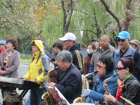 10.28周日,开心歌友在天坛活动相片!(摄影:雨竹,戴星华)-10.jpg