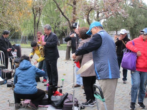 10.28周日,开心歌友在天坛活动相片!(摄影:雨竹,戴星华)-9.jpg